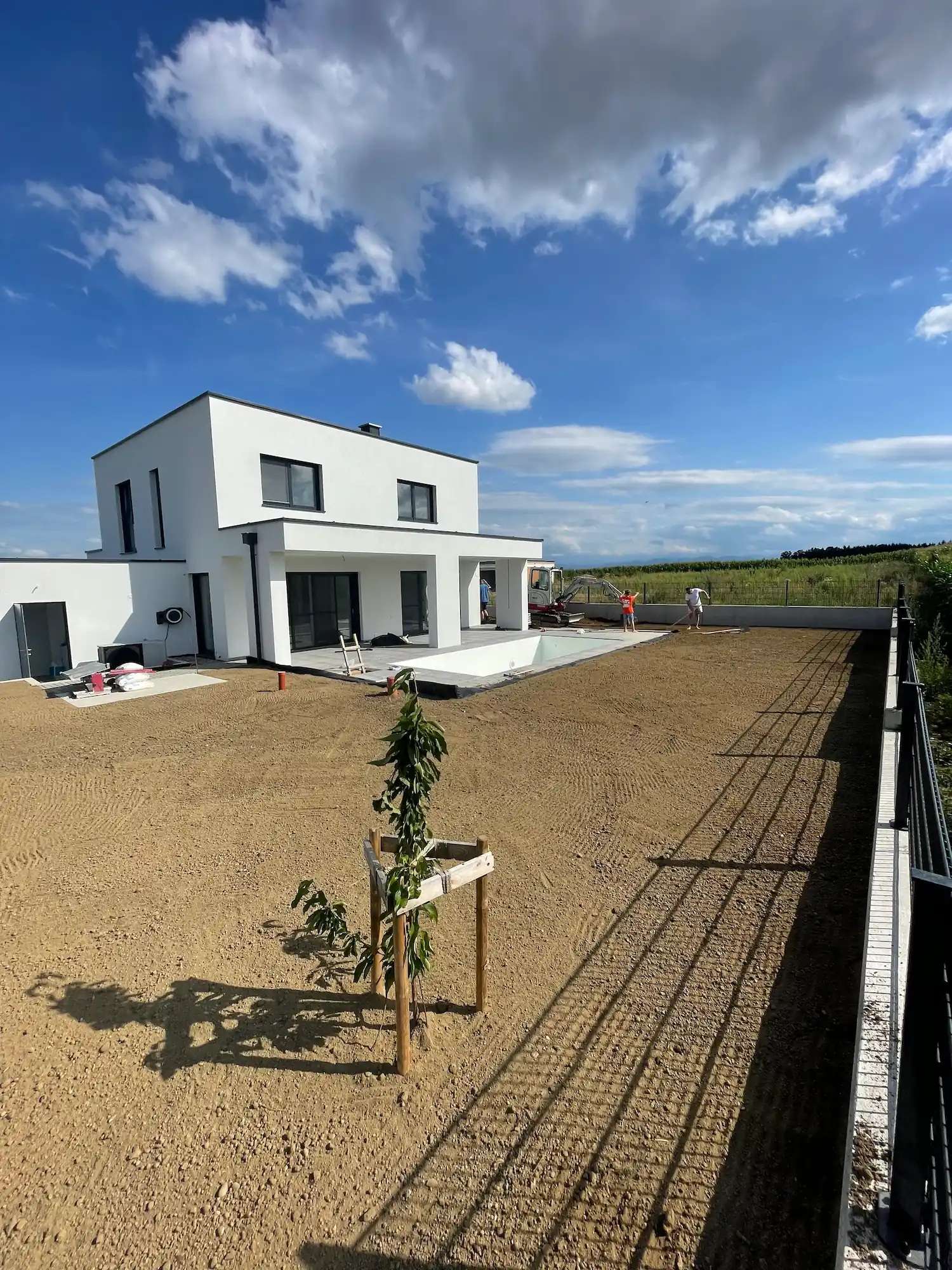 Reslhauns bei der Gartengestaltung - Bodenangleichung.